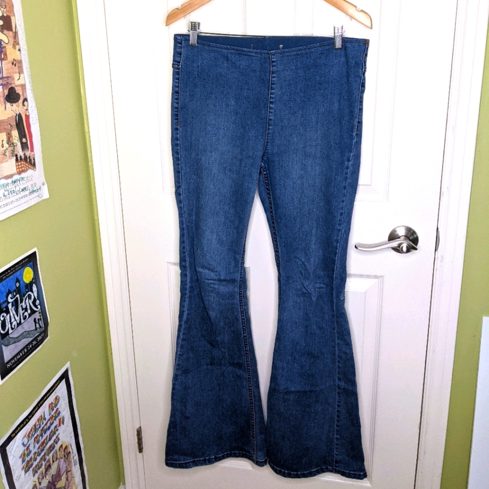 Bell Bottom Free People Light Wash Jeans